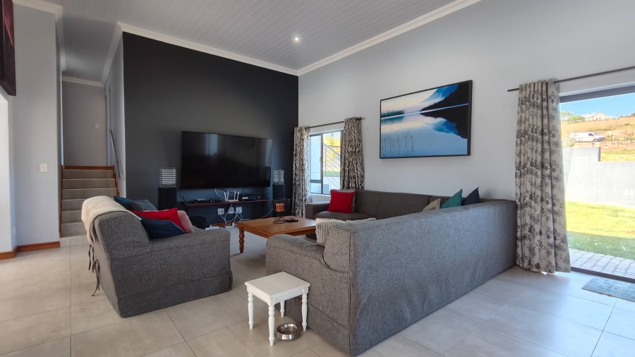 4 Bedroom Property for Sale in Outeniquasbosch Western Cape